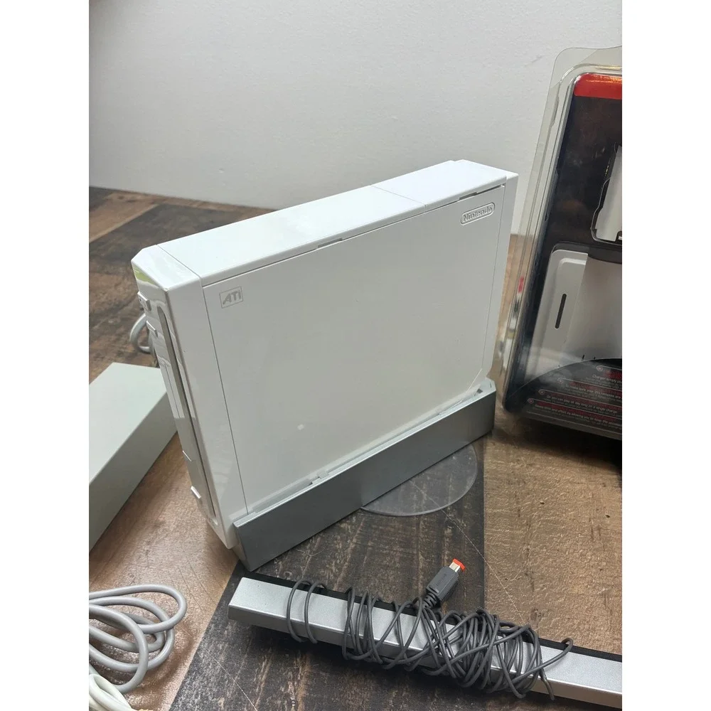 Nintendo Wii Console White Bundle RVL-001 2 Remotes 6 Games Gigaware Charger
